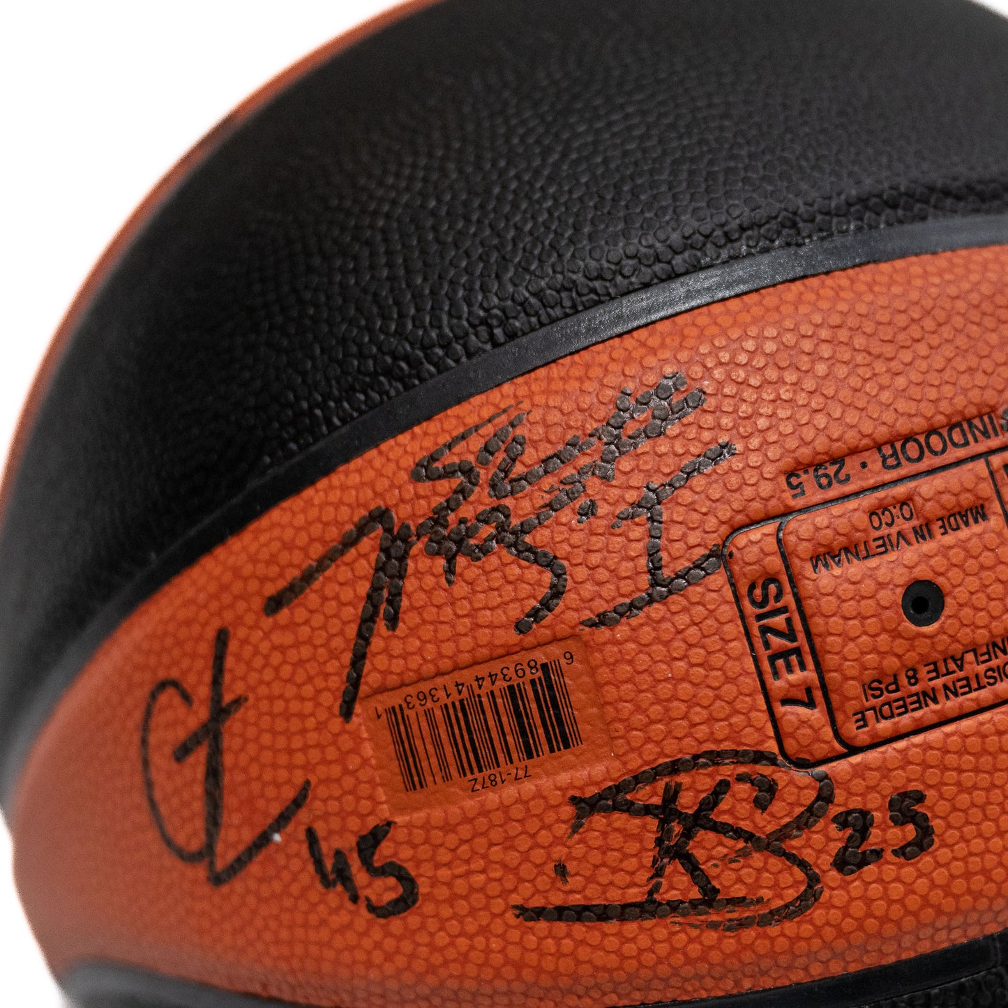 "Liga Endesa" ball signed by the 2023-2024 squad