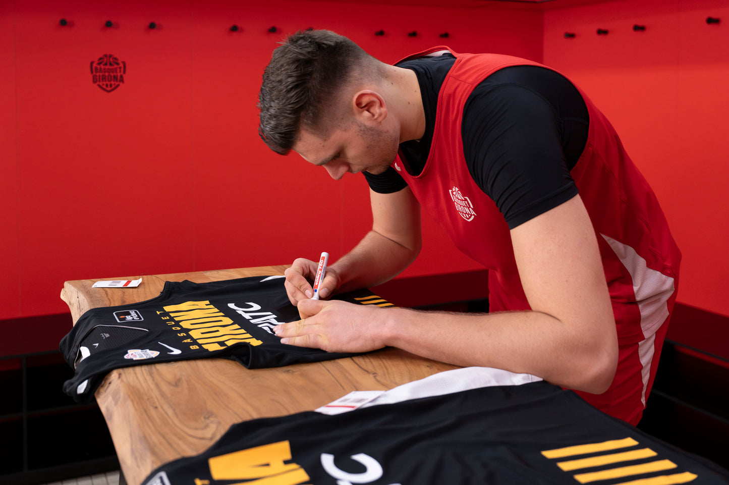 Third kit shirt signed by the 2023-2024 squad